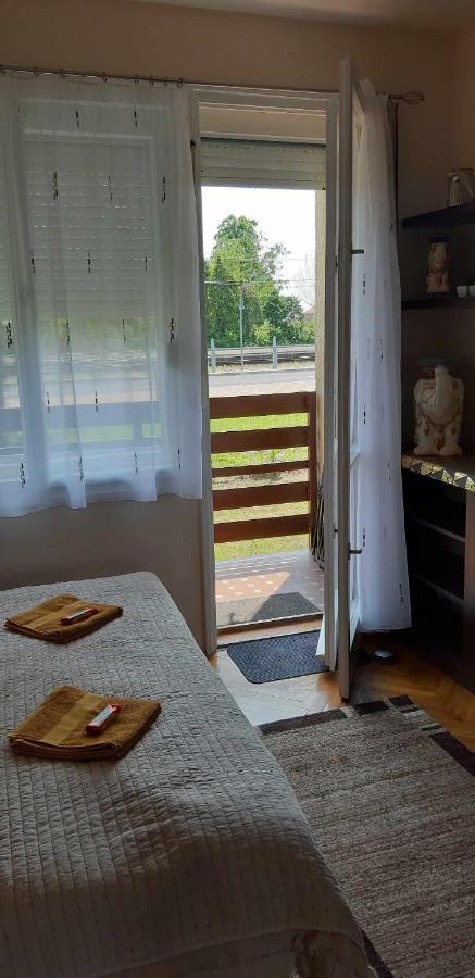 Ferienwohnung Rosy Apartman Vonyarcvashegy Exterior foto