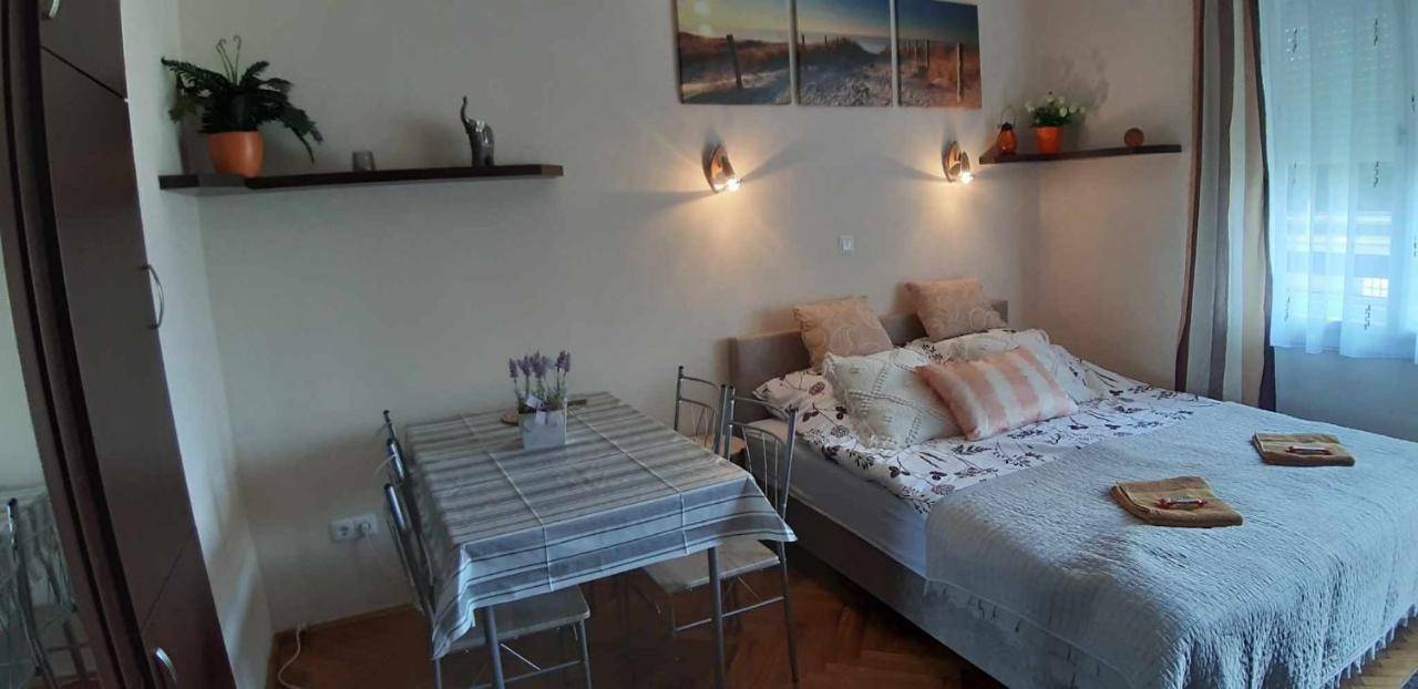 Ferienwohnung Rosy Apartman Vonyarcvashegy Exterior foto